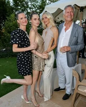 Cara Delevingne / CaraDelevingneOfficialPage / caradelevingne nude photo #2095