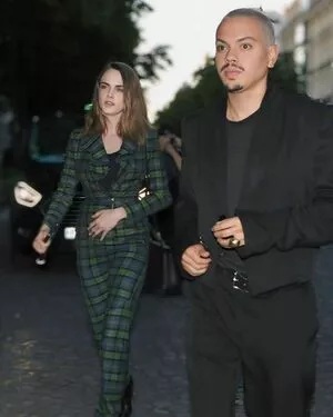 Cara Delevingne / CaraDelevingneOfficialPage / caradelevingne nude photo #2107