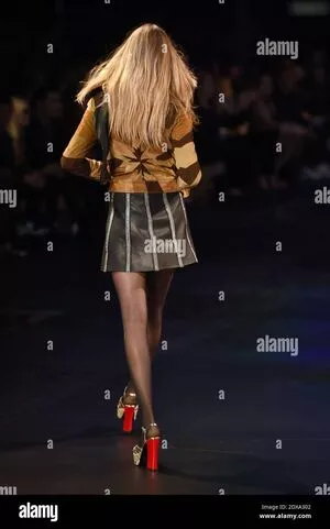 Cara Delevingne / CaraDelevingneOfficialPage / caradelevingne nude photo #2127