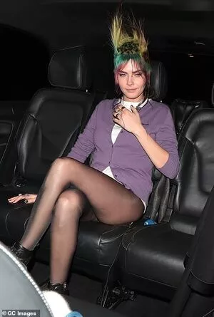 Cara Delevingne / CaraDelevingneOfficialPage / caradelevingne nude photo #2128