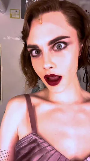 Cara Delevingne / CaraDelevingneOfficialPage / caradelevingne nude photo #2142