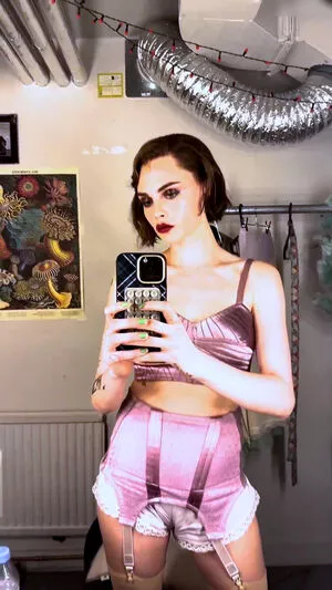 Cara Delevingne / CaraDelevingneOfficialPage / caradelevingne nude photo #2145