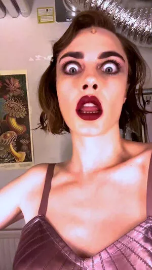 Cara Delevingne / CaraDelevingneOfficialPage / caradelevingne nude photo #2146
