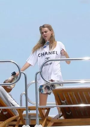 Cara Delevingne / CaraDelevingneOfficialPage / caradelevingne nude photo #2175