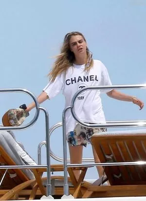 Cara Delevingne / CaraDelevingneOfficialPage / caradelevingne nude photo #2181