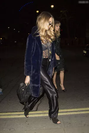 Cara Delevingne / CaraDelevingneOfficialPage / caradelevingne nude photo #2199