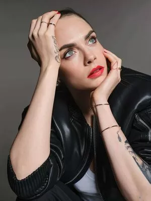 Cara Delevingne / CaraDelevingneOfficialPage / Caradelevingne nude photo #2372