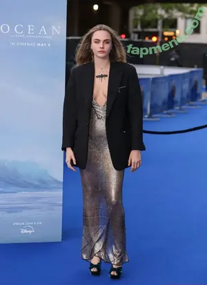 Cara Delevingne / caradelevingne nude photo #2724