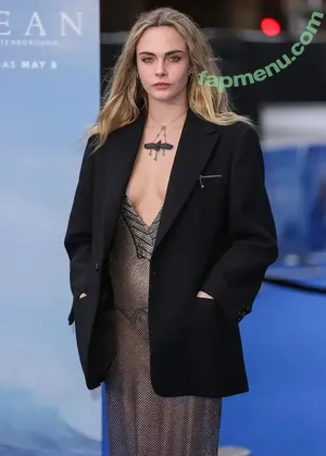Cara Delevingne / caradelevingne nude photo #2738