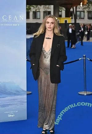 Cara Delevingne / caradelevingne nude photo #2757