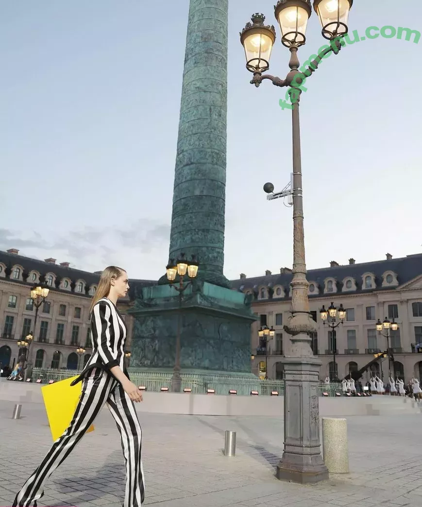 Cara Delevingne nude photo #2057 (CaraDelevingneOfficialPage / caradelevingne)