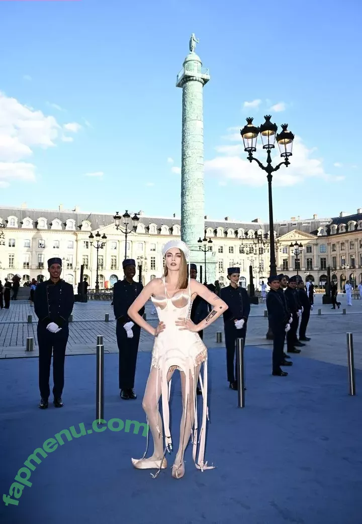 Cara Delevingne nude photo #2072 (CaraDelevingneOfficialPage / caradelevingne)