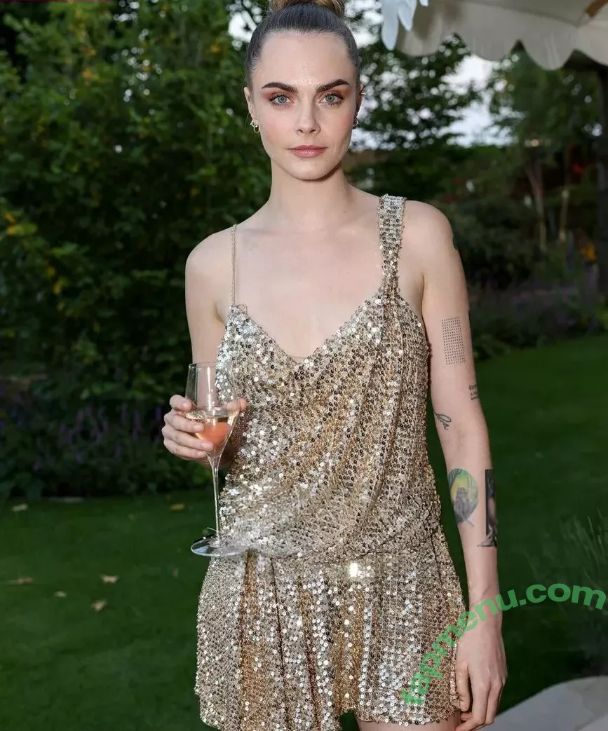 Cara Delevingne nude photo #2094 (CaraDelevingneOfficialPage / caradelevingne)
