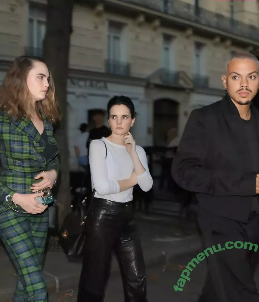 Cara Delevingne nude photo #2100 (CaraDelevingneOfficialPage / caradelevingne)