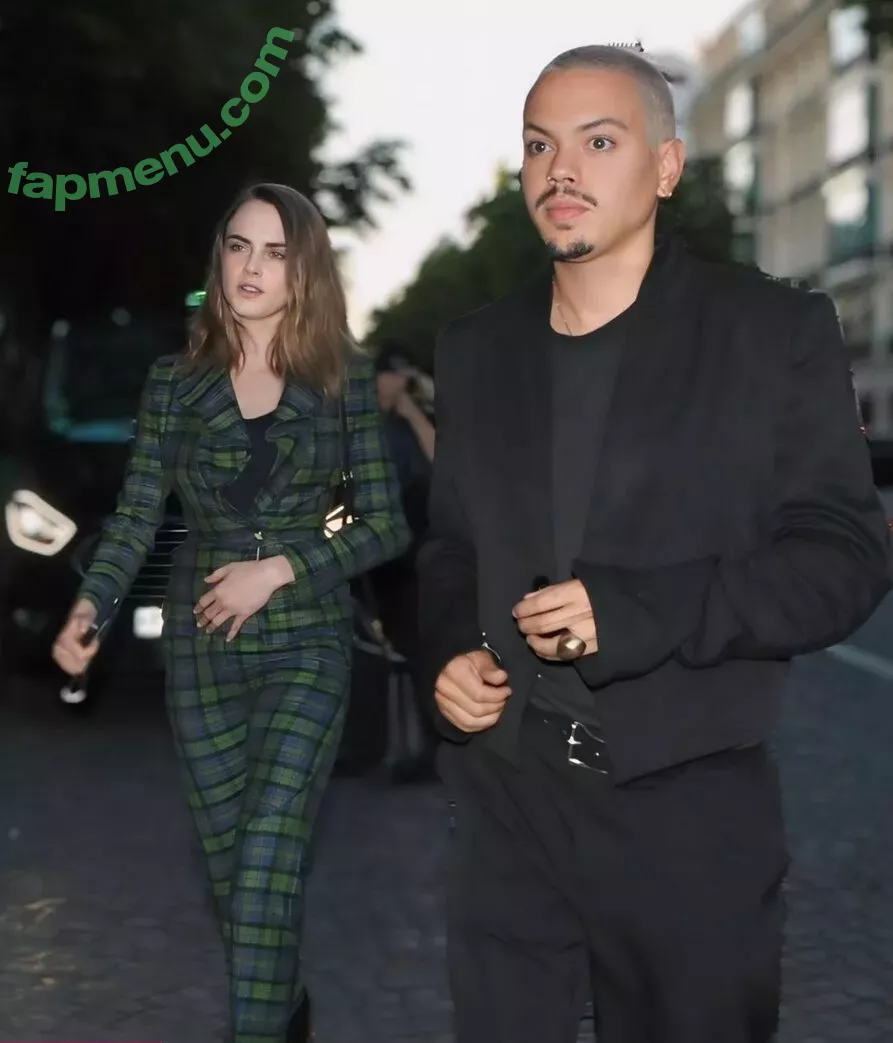 Cara Delevingne nude photo #2101 (CaraDelevingneOfficialPage / caradelevingne)