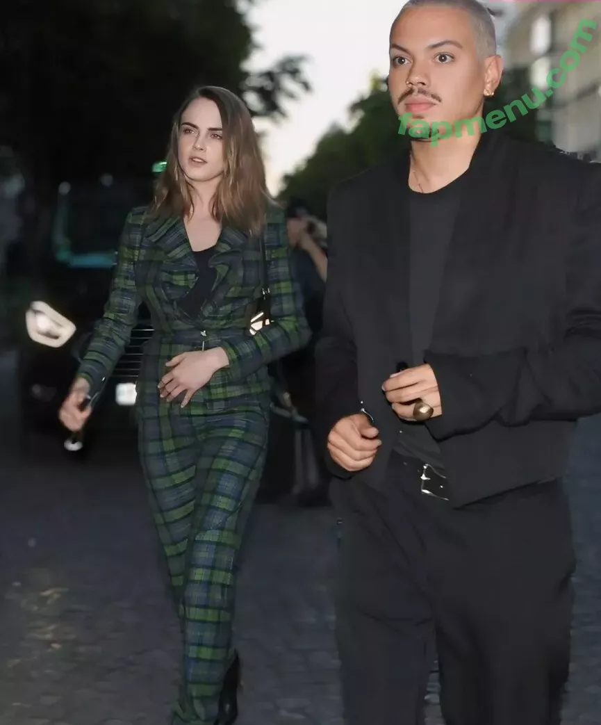 Cara Delevingne nude photo #2107 (CaraDelevingneOfficialPage / caradelevingne)