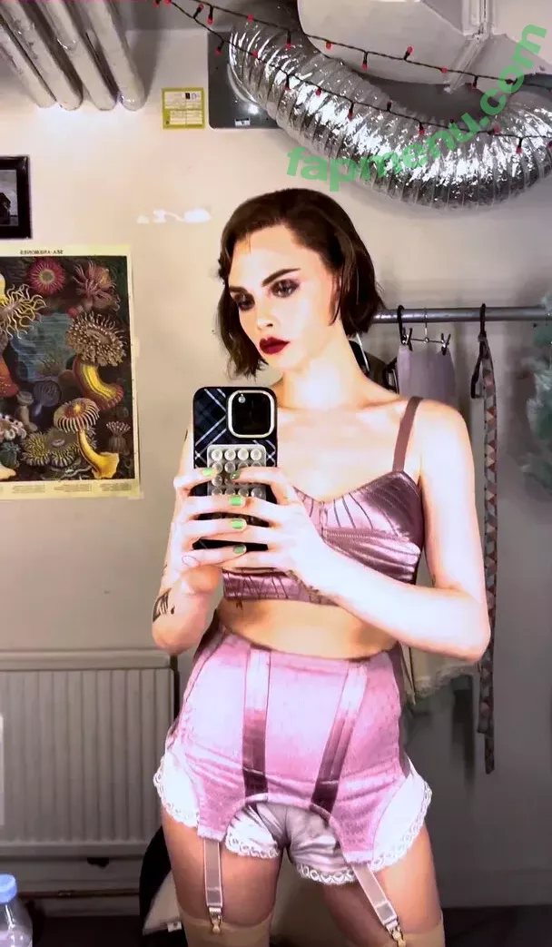 Cara Delevingne nude photo #2145 (CaraDelevingneOfficialPage / caradelevingne)