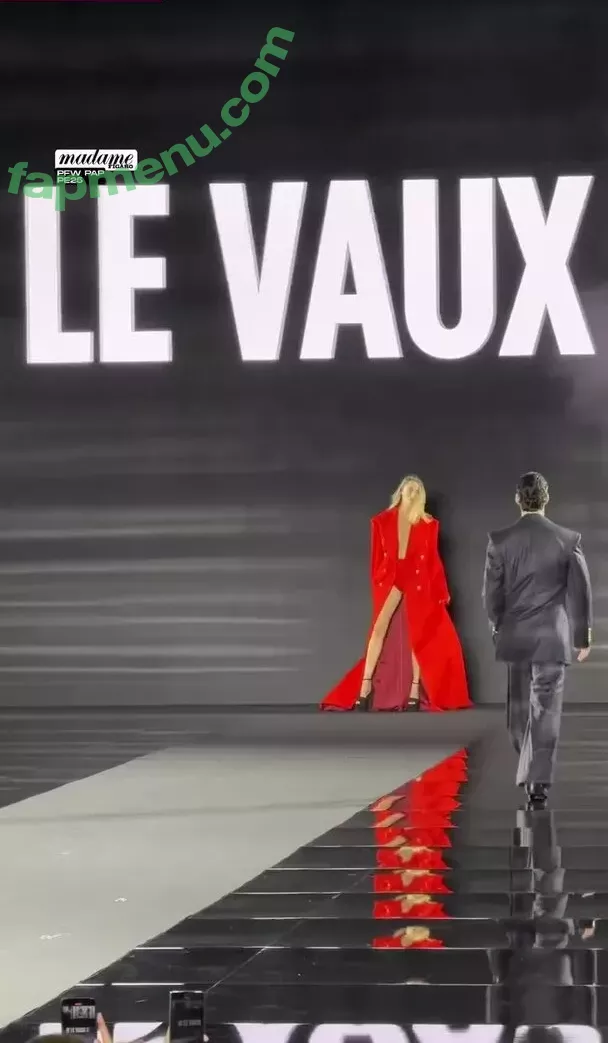 Cara Delevingne nude photo #2358 (CaraDelevingneOfficialPage / Caradelevingne)