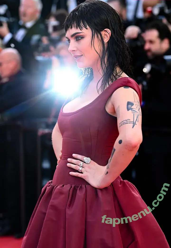 Cara Delevingne nude photo #2788 (caradelevingne)