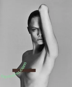  nude photo #0005