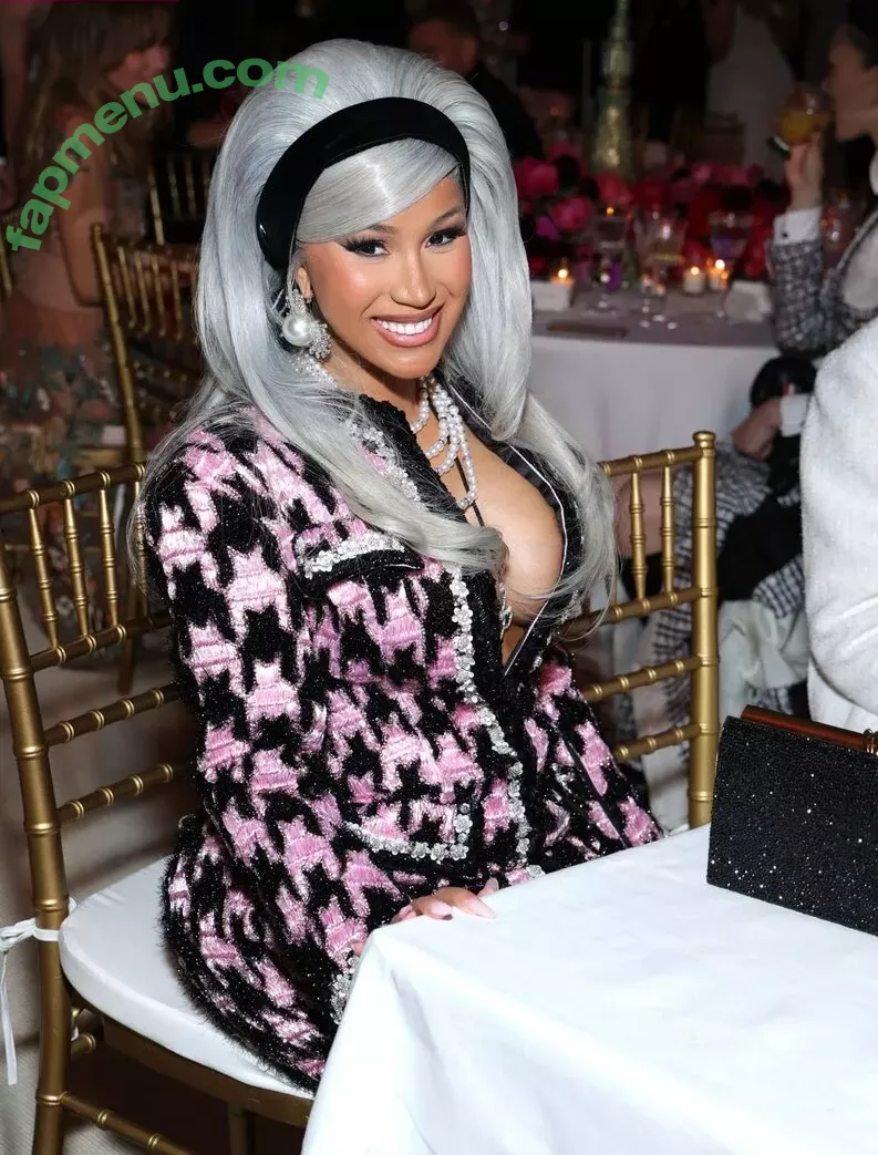 Cardi B nude photo #0155 (cardib / iamcardib)