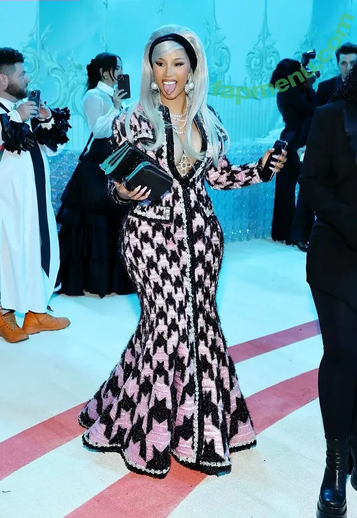Cardi B nude photo #0160 (cardib / iamcardib)