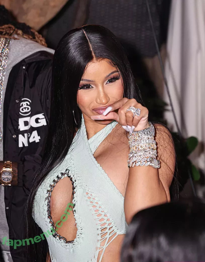 Cardi B nude photo #0199 (cardib / iamcardib)