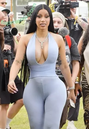 Cardi B / iamcardib nude photo #1025