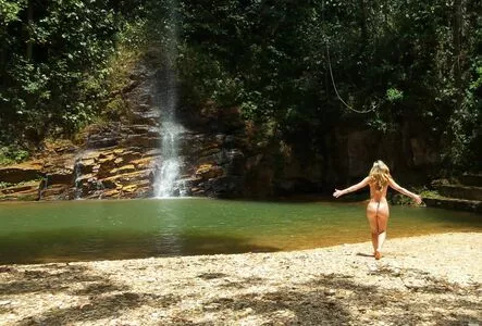 carinamoreschi / camoreschi nude photo #0006