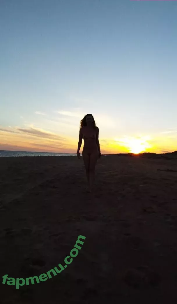 carinamoreschi nude photo #0001 (camoreschi)