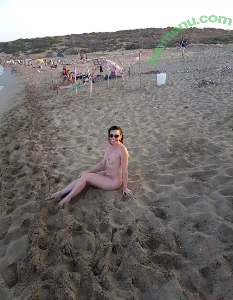 carinamoreschi nude photo #0007 (camoreschi)