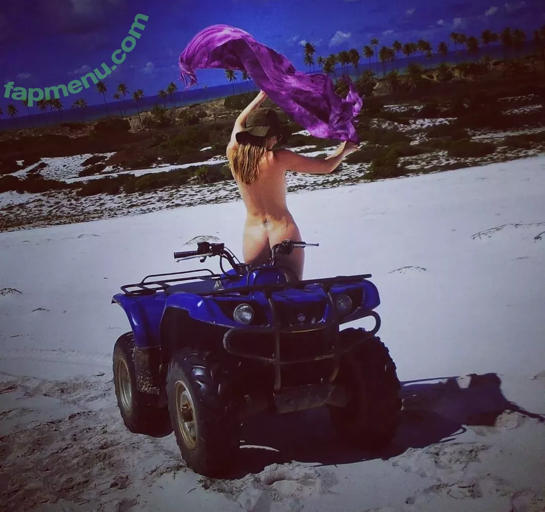 carinamoreschi nude photo #0077 (camoreschi)