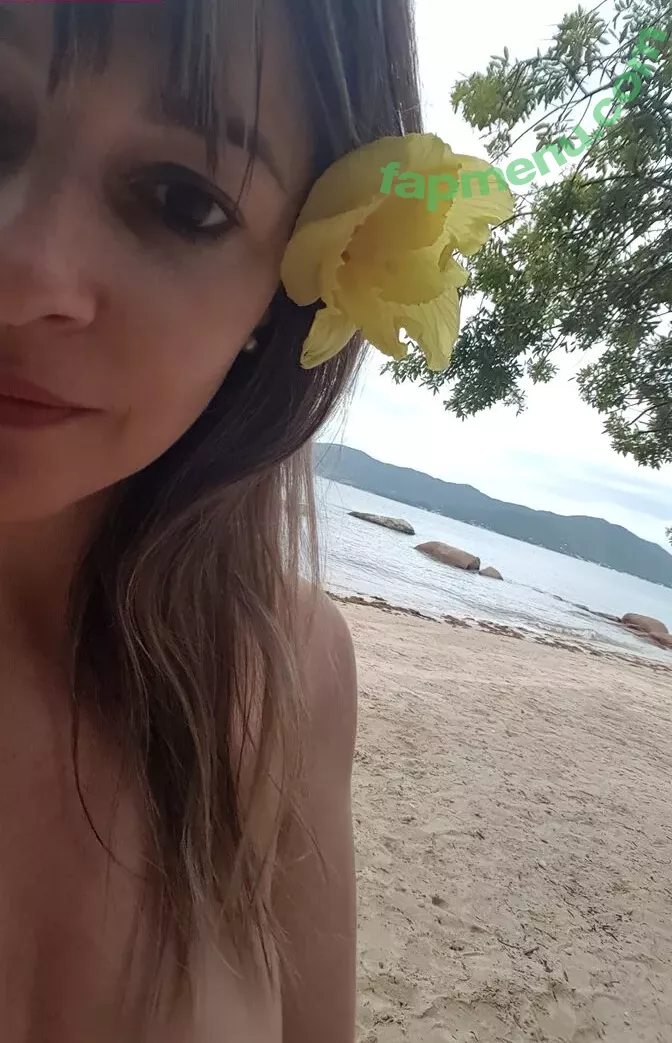 carinamoreschi nude photo #0192 (camoreschi)