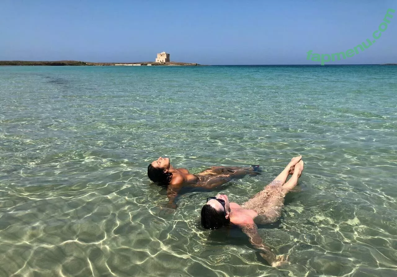 carinamoreschi nude photo #0211 (camoreschi)