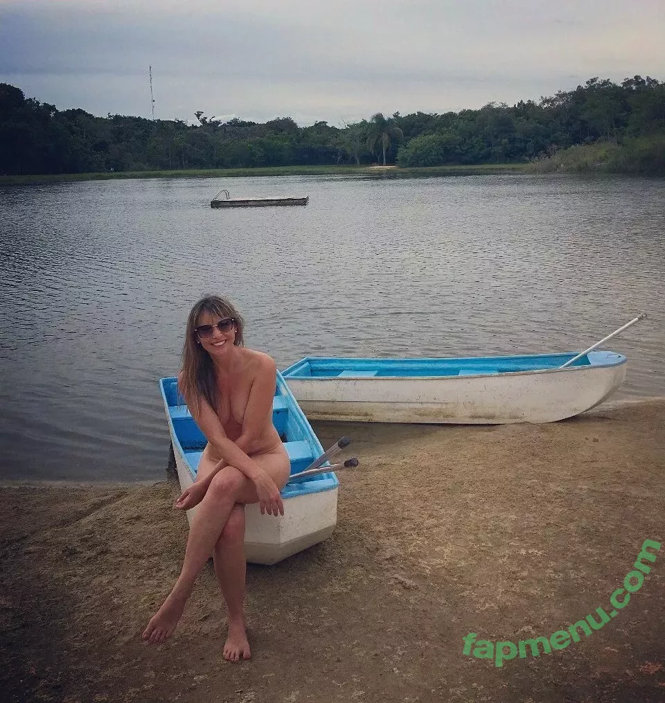 carinamoreschi nude photo #0232 (camoreschi)