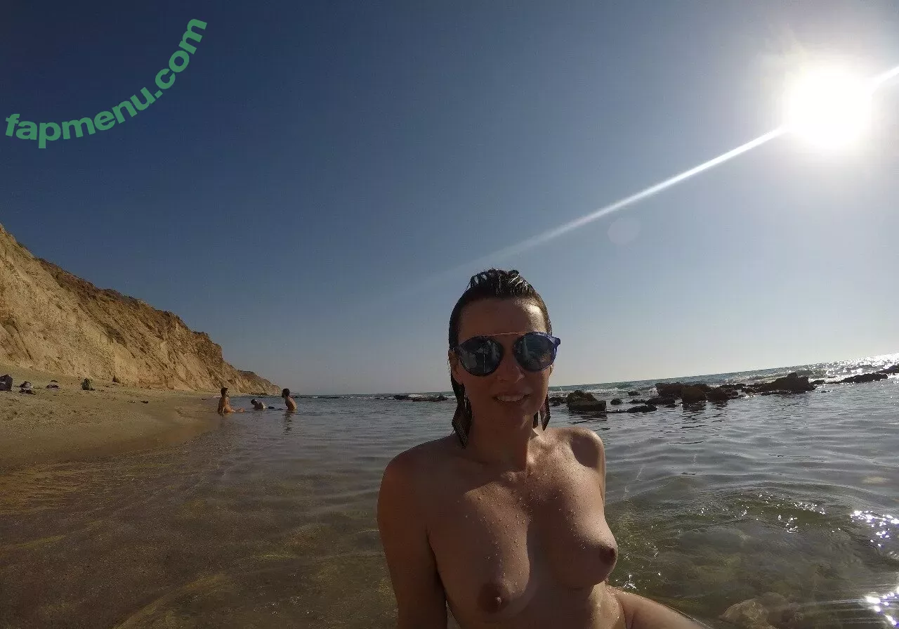 carinamoreschi nude photo #0270 (camoreschi)