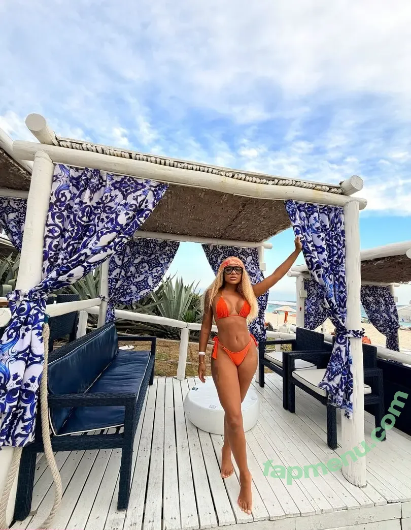 Cariúcha nude photo #0195 (cariuchaoficial)