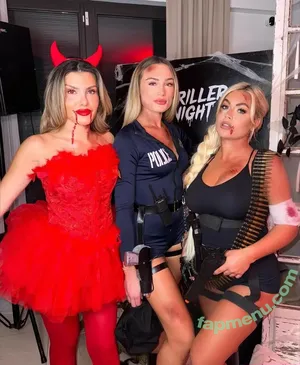 Carla Moreau / carlamoreau_____ nude photo #0158