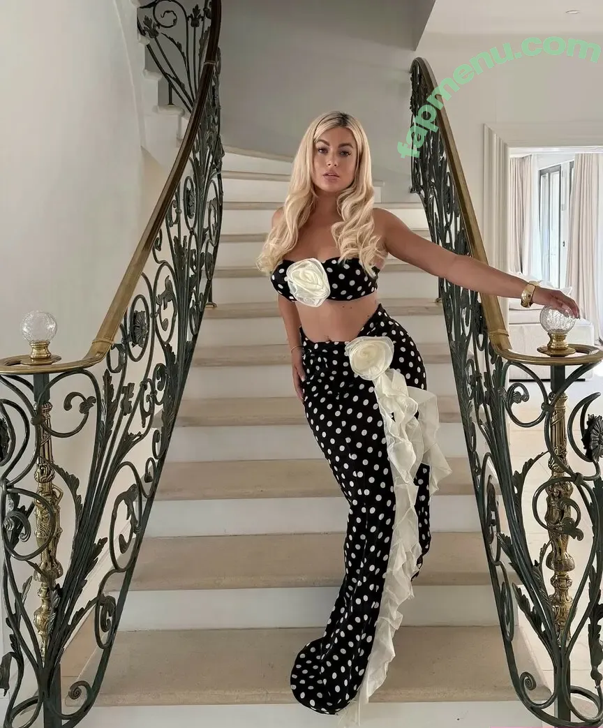 Carla Moreau nude photo #0097 (carlamoreau_____)