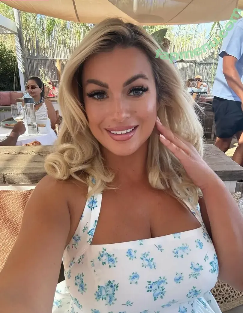 Carla Moreau nude photo #0107 (carlamoreau_____)