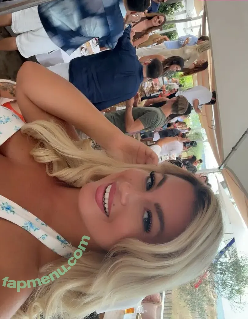 Carla Moreau nude photo #0108 (carlamoreau_____)