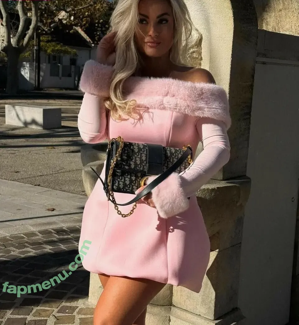 Carla Moreau nude photo #0154 (carlamoreau_____)