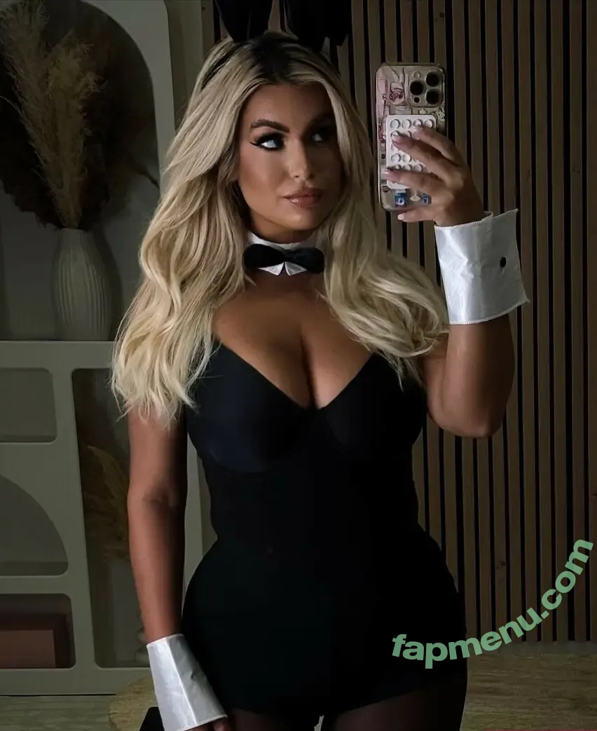 Carla Moreau nude photo #0155 (carlamoreau_____)