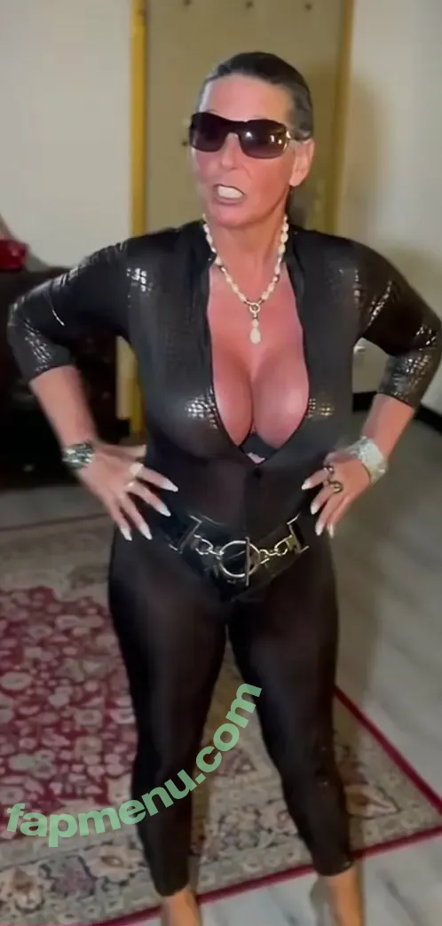 carlalagerfeld nude photo #0001 (carlalagerfeld)