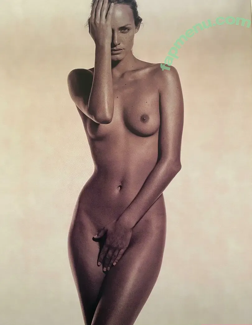 carlalagerfeld nude photo #0004 (carlalagerfeld)