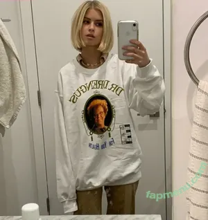 Carlson Young / carlsonyoung nude photo #0042