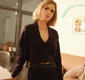 Carlson Young / carlsonyoung nude photo #0044