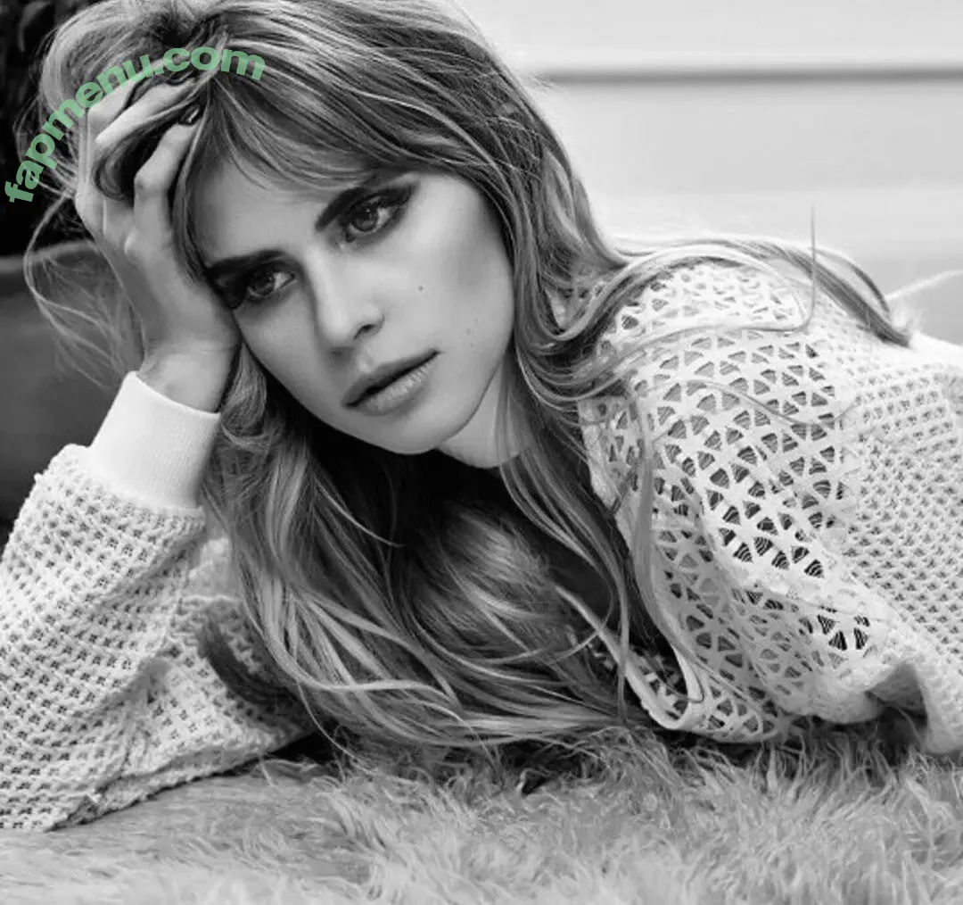 Carlson Young nude photo #0018 (carlsonyoung)