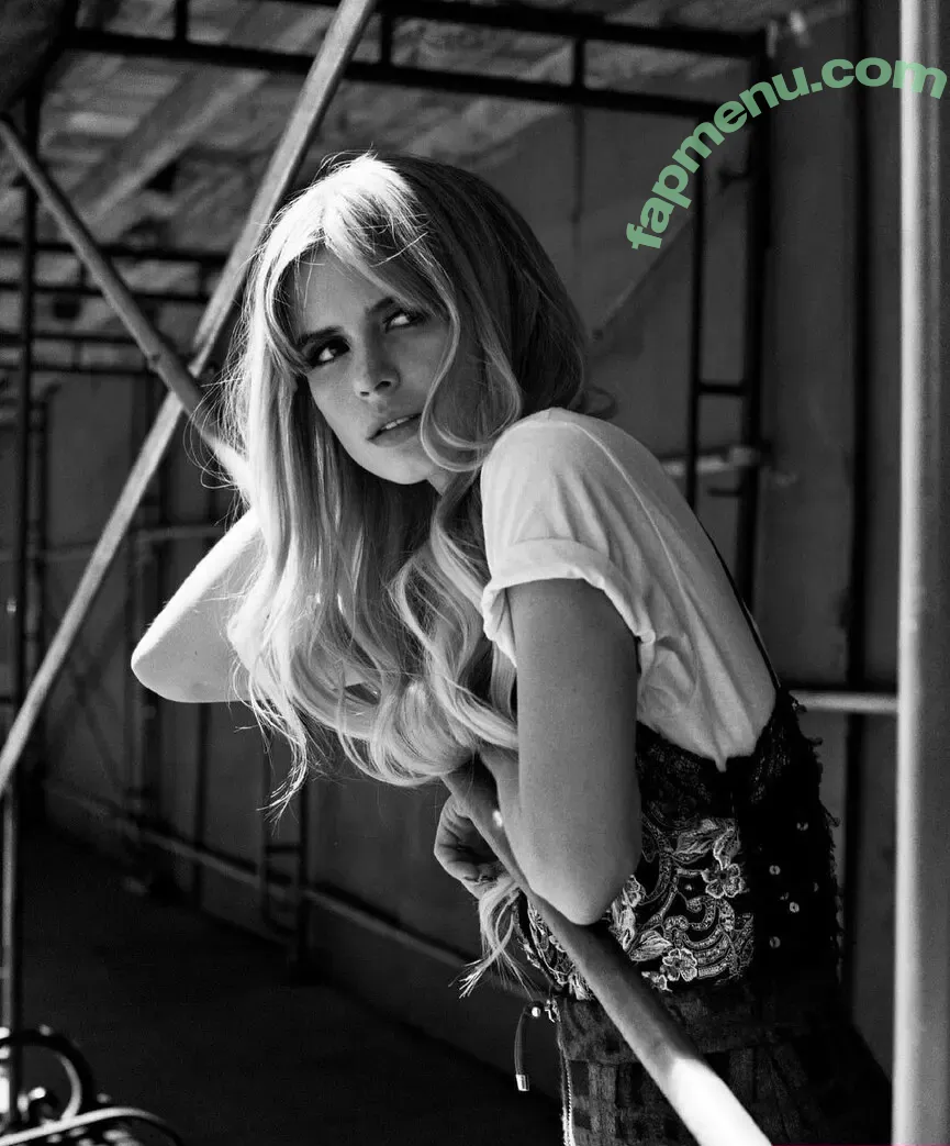 Carlson Young nude photo #0021 (carlsonyoung)