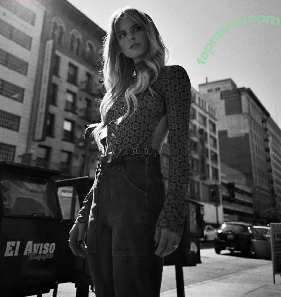 Carlson Young nude photo #0022 (carlsonyoung)